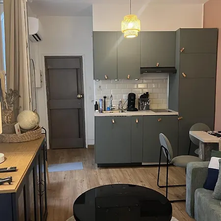 Cosy Air-conditioned In The Heart Of 公寓